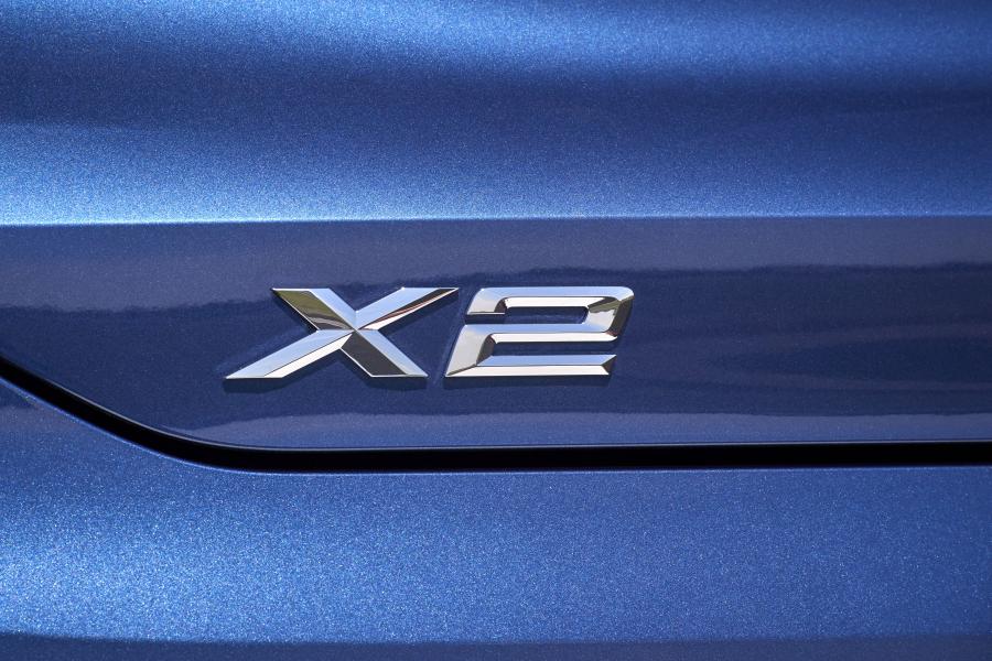 Логотип BMW X2 xDrive25e M Sport (F39) 2020 года  (WW) (фото 27 из 55)